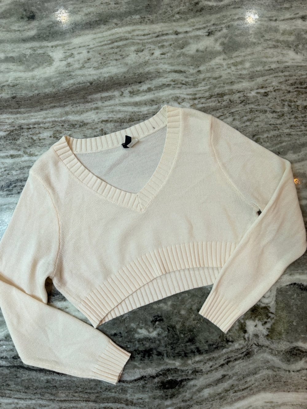 H&M Cream V-Neck Cropped Sweater
